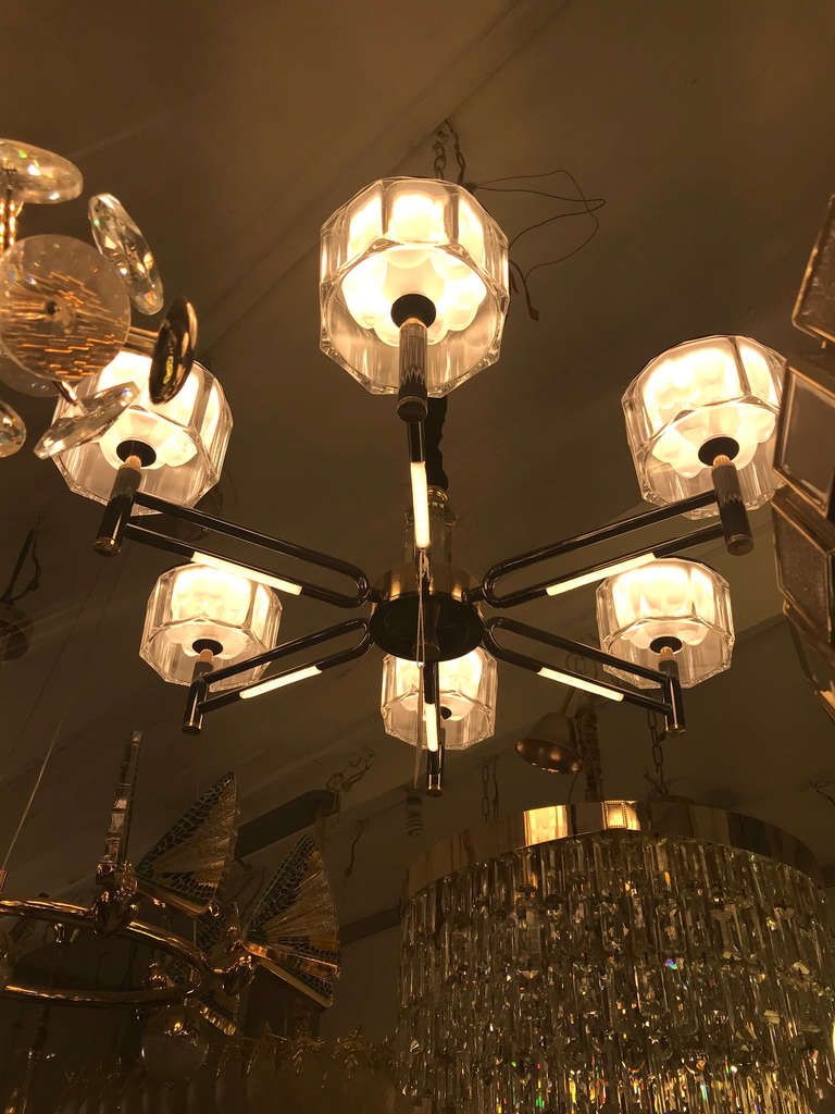 chandelier A