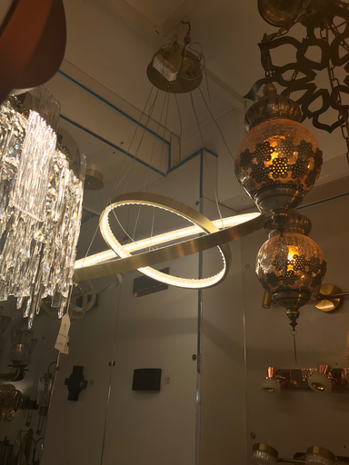 chandelier A