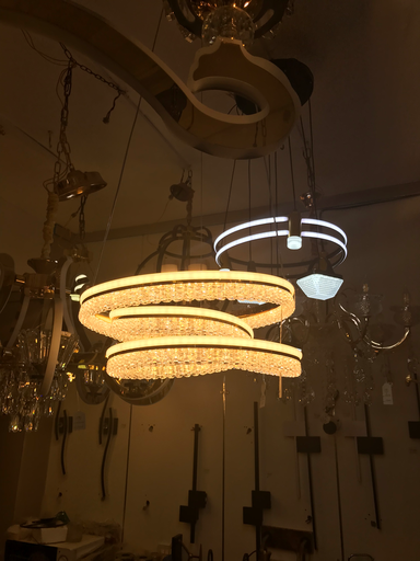 chandelier A