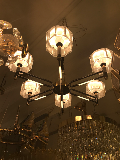 chandelier A